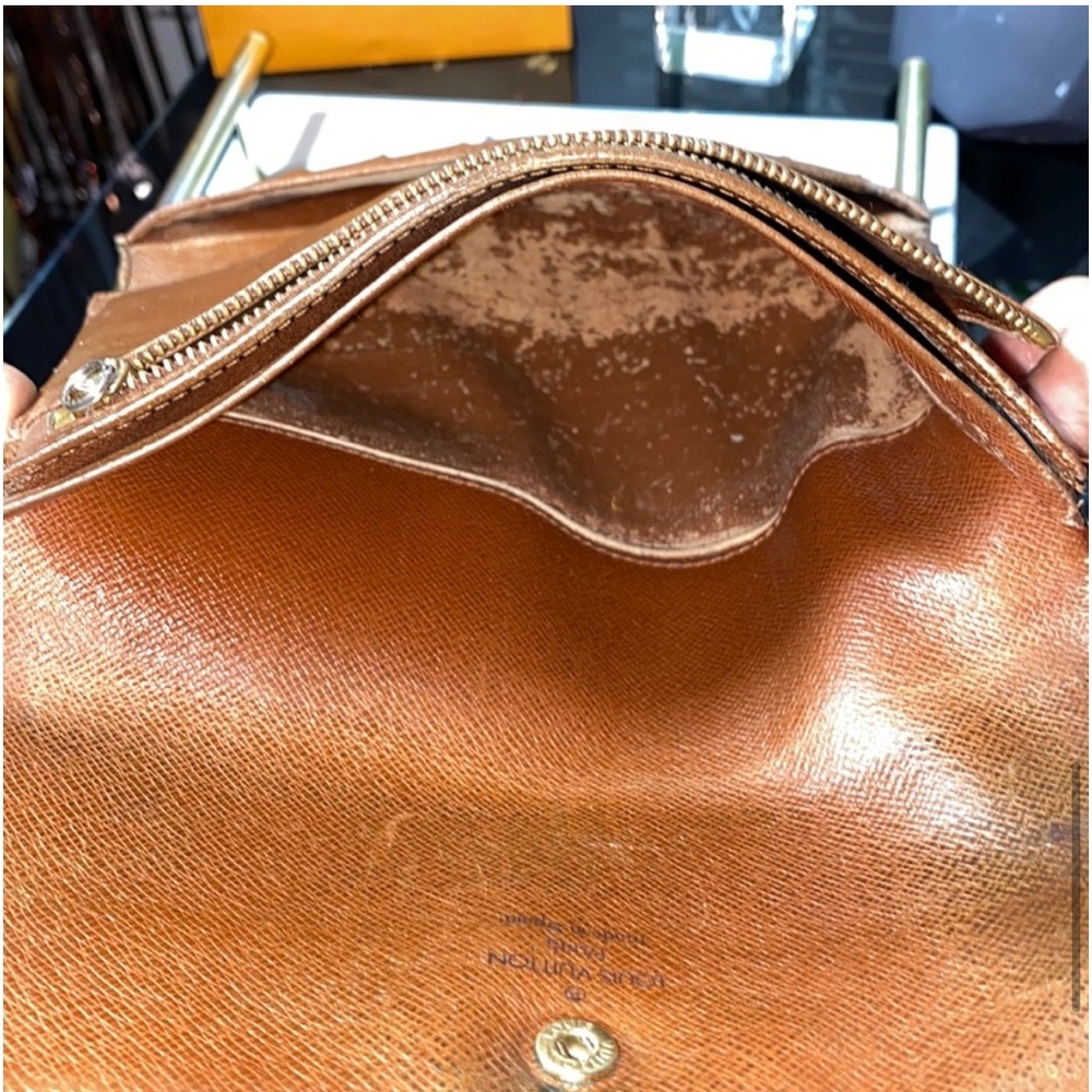 Louis Vuitton Monogram Wallet - Authentic - Picture 11 of 16